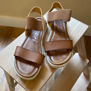 Women’s Blowfish Malibu Boss sandals, size and 10